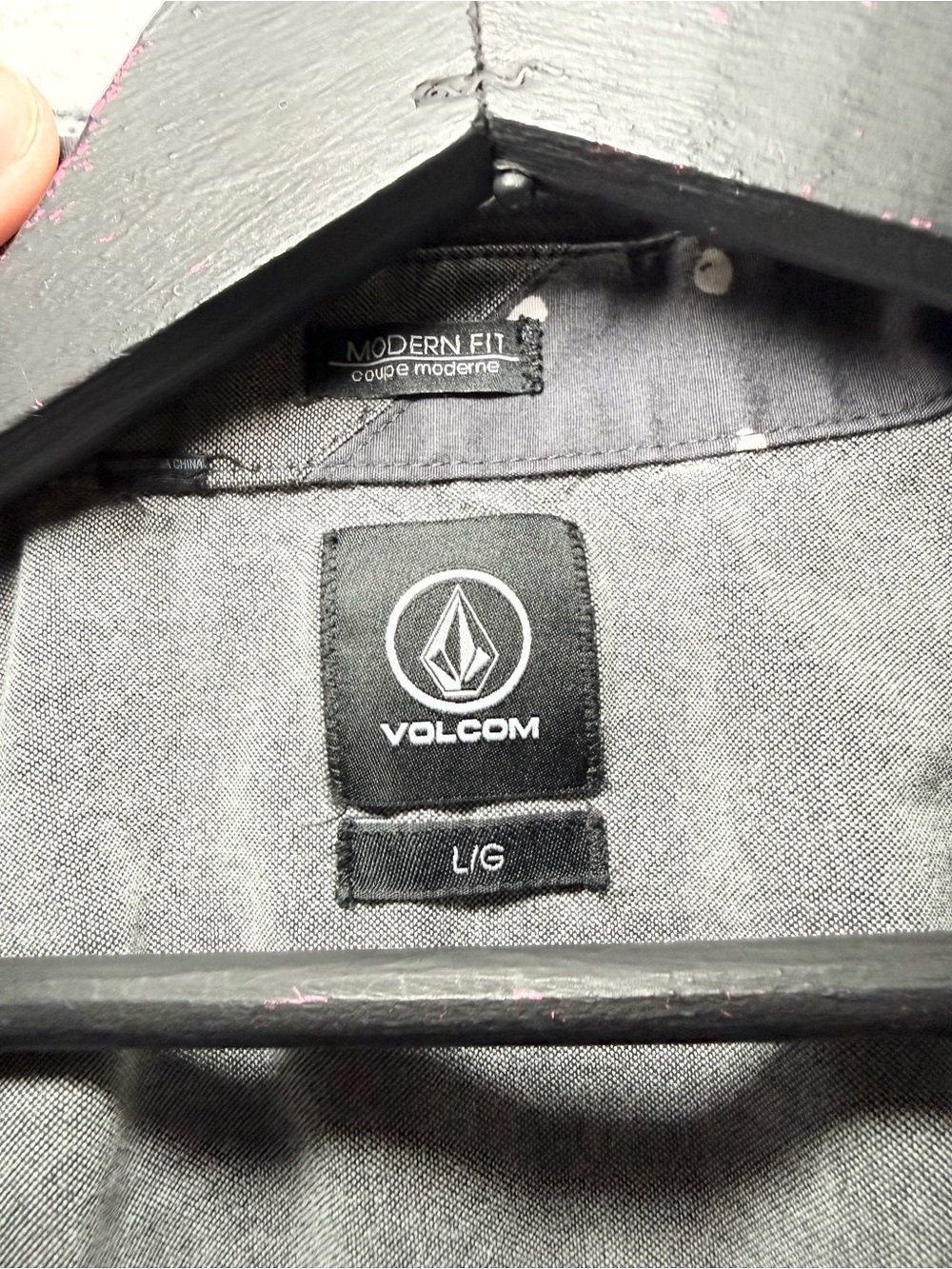 Volcom. Men’s button down. Size L - Picture 3 of 4